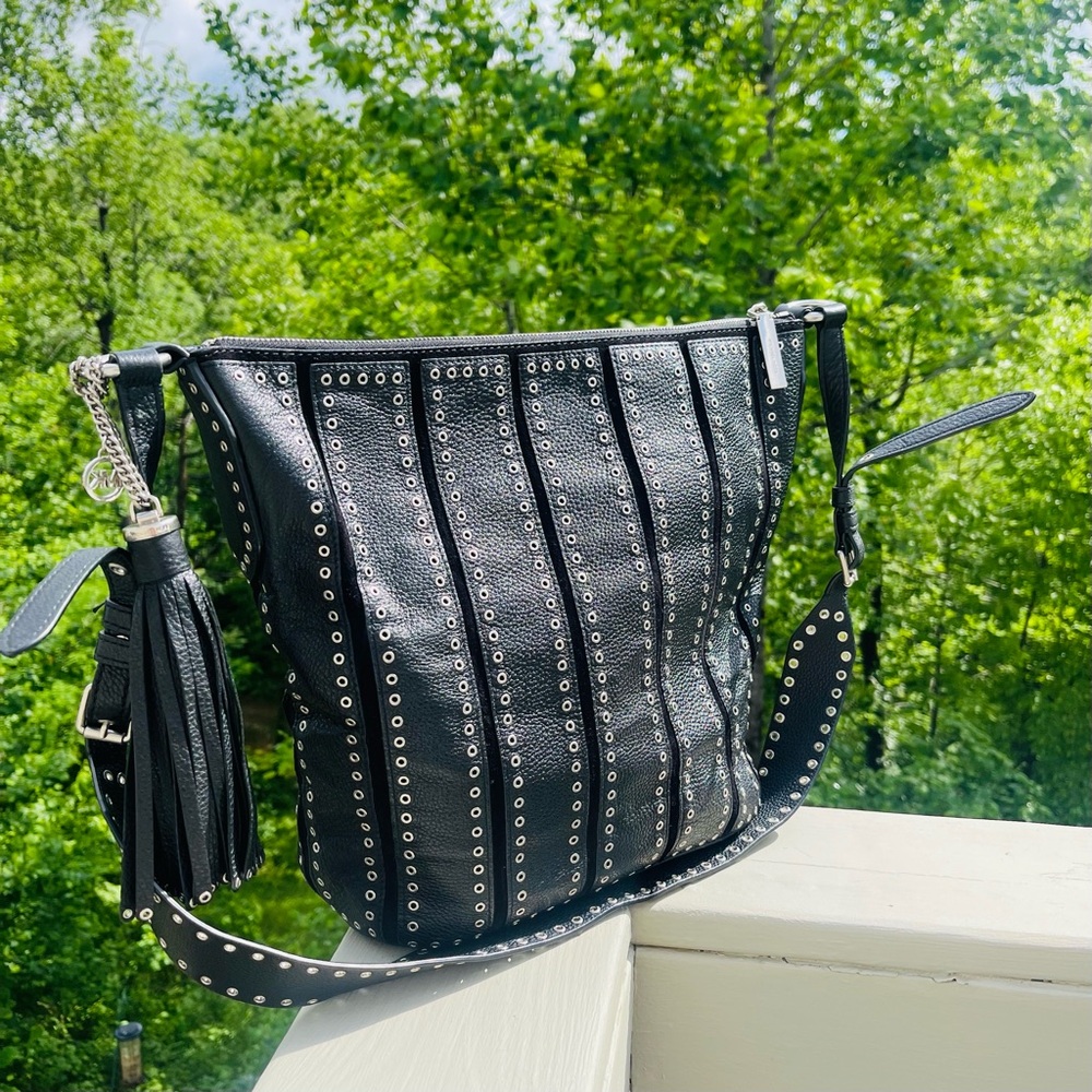Like NEW MICHAEL KORS Brooklyn Grommet Black Silver Pebbled Leather Feed Bag - Picture 6 of 16